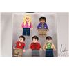 Image 1 : Lego Star Wars The Big Bang Theory minifigures including Sheldon, Leonard, Penny, Raj, and Howard.