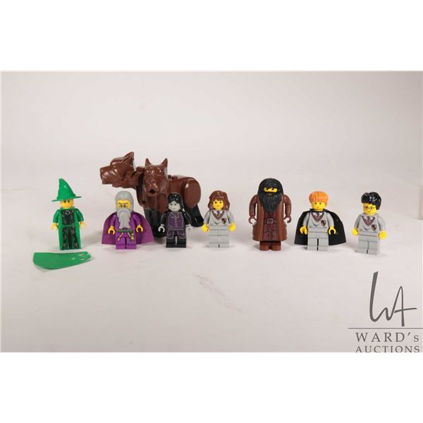 Lego Harry Potter minifigures including McGonagoll, Dumbledore, Harry Potter, Ron Weasley, Hermione 