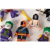 Image 7 : Selection of DC Super Heros minifigures Bat-Girl, Batman, Harley Quinn, Deathstroke (headpiece has m