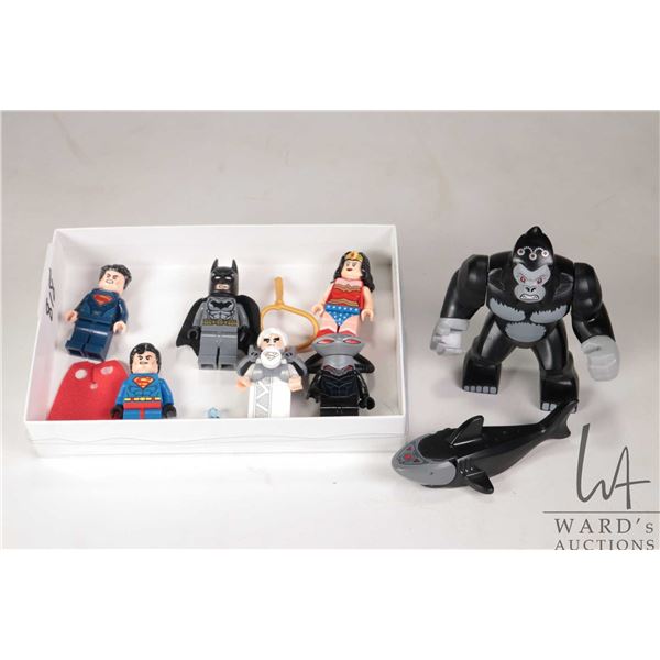 Selection of Lego DC Super Heros minifigures including Batman, Superman, Wonderwoman, Jor-El, Black 