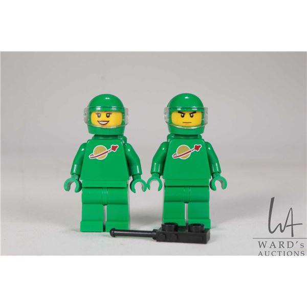 Two Lego Classic Space minifigures from the EXO SUIT No. 21109. Classic Green Spaceman with airtanks