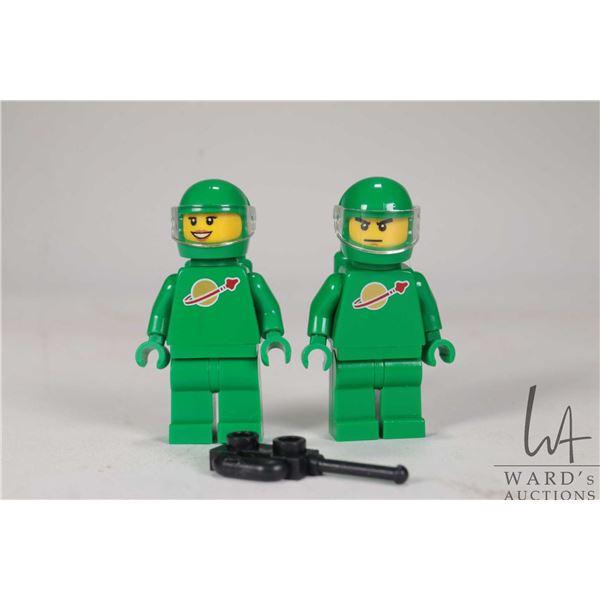 Two Lego Classic Space minifigures from the EXO SUIT No. 21109. Classic Green Spaceman with airtanks