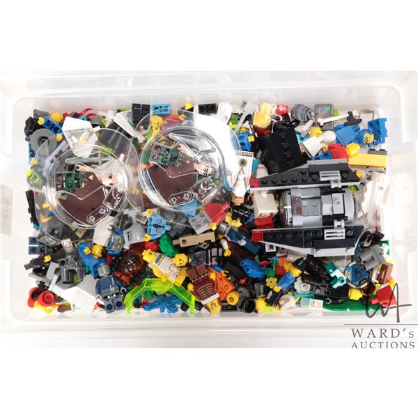 Selection of Lego Minifigures including William Shakespeare, Vitruvius, UFO Droid Blue etc.