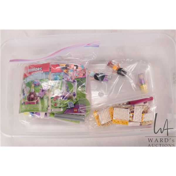 Selection of Lego Friends including Set no. 10748 etc.