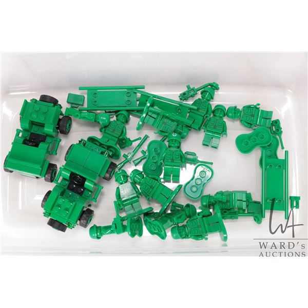 Selection of Lego Green Army men including twelve Minifigures and two Jeeps etc.