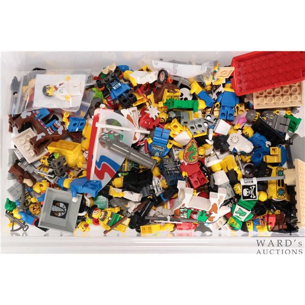Selection of vintage Lego Minifigures including Islander, Gabarro, Racer, Navigator Hip "Muddy" Wade