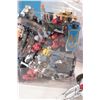 Image 6 : Large selection of Lego Minifigures and Minifigure accessories, various themes