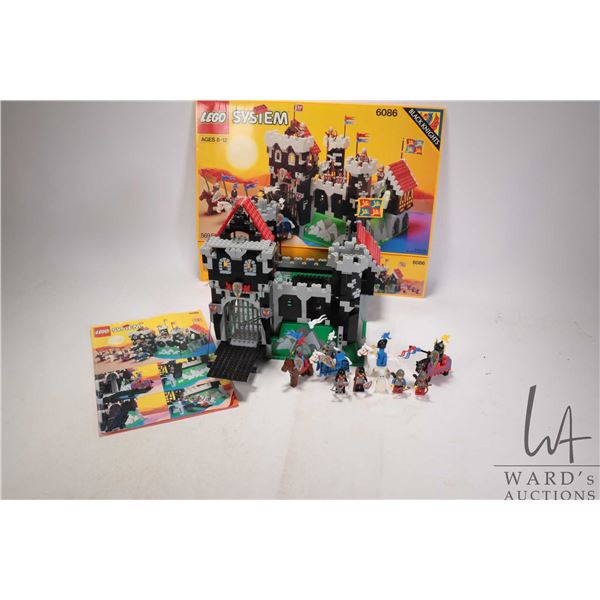 Lego "Castle" Black Knight;s Castle set No. 6086 Prebuilt kit. 10 minifigures, original box and manu