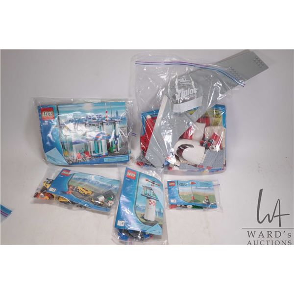 Lego "Town" Airport No. 3182 with original manuals. Completeness not guaranteed or confirmed. Bid ac