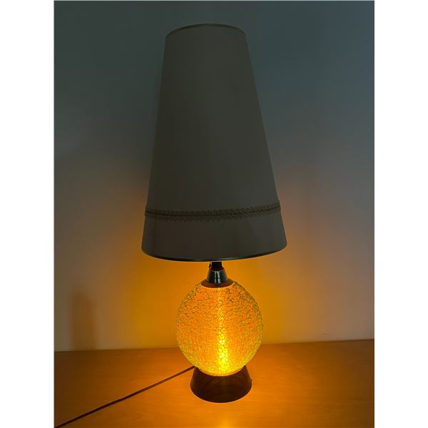 Mid Century Lucite Spaghetti Style Table Lamp - Works - Approx: 34.5"T 14"W