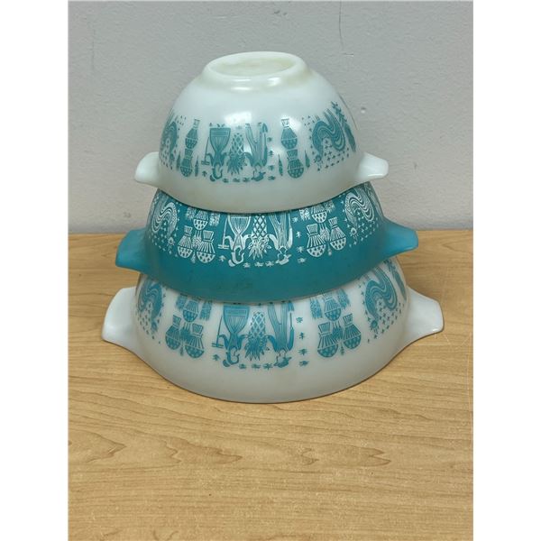 3 Pyrex Amish / Butterprint Nesting Mixing Bowls - largest 2.5 Qt. - used, see photos