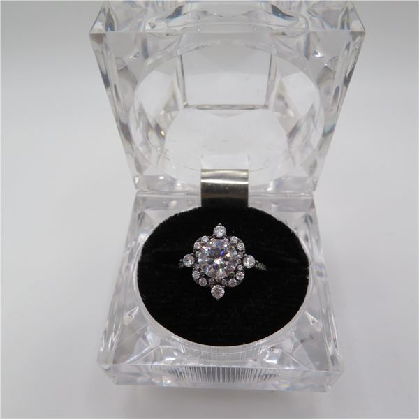 925 sparkly ring.  Stunning!  Approx size 5.5.  Marked 925