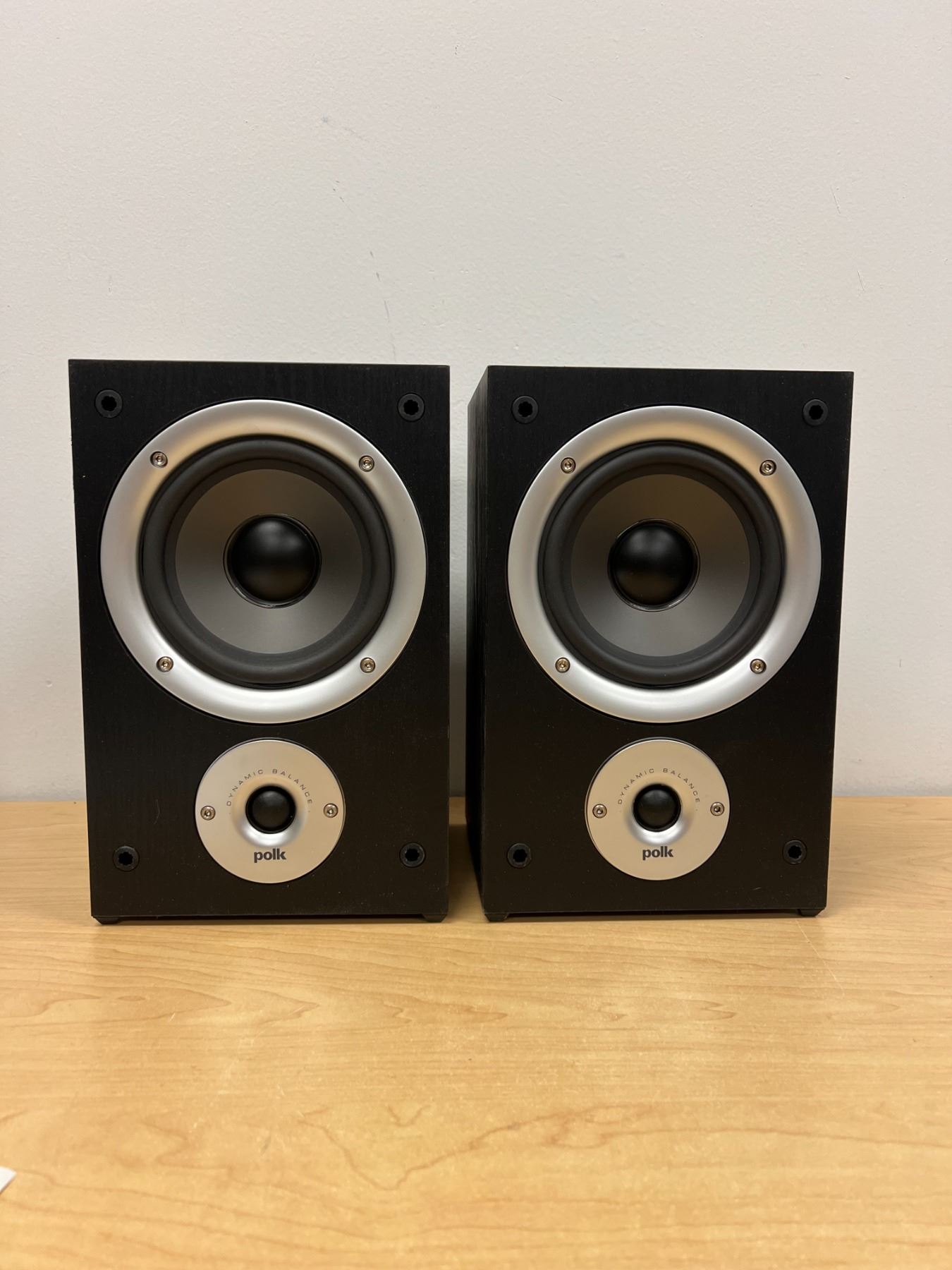 polk audio R150 Bookshelf Speakers with Grills - not tested