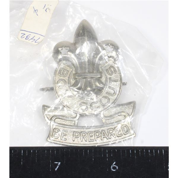 VINTAGE UN-OPENED BOY SCOUTS CAP BADGE
