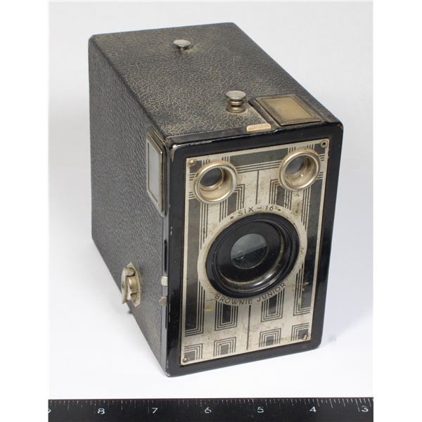 ANTIQUE KODAK SIX-16 BROWNIE JUNIOR CAMERA
