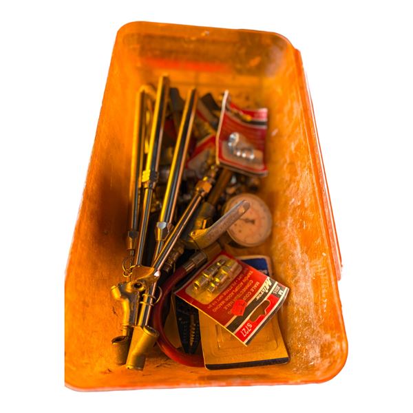 Container of air nozzles testers
