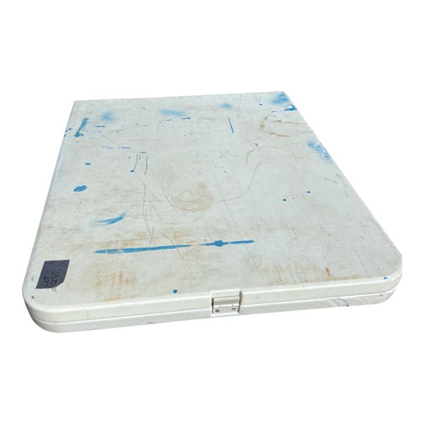Folding plastic table