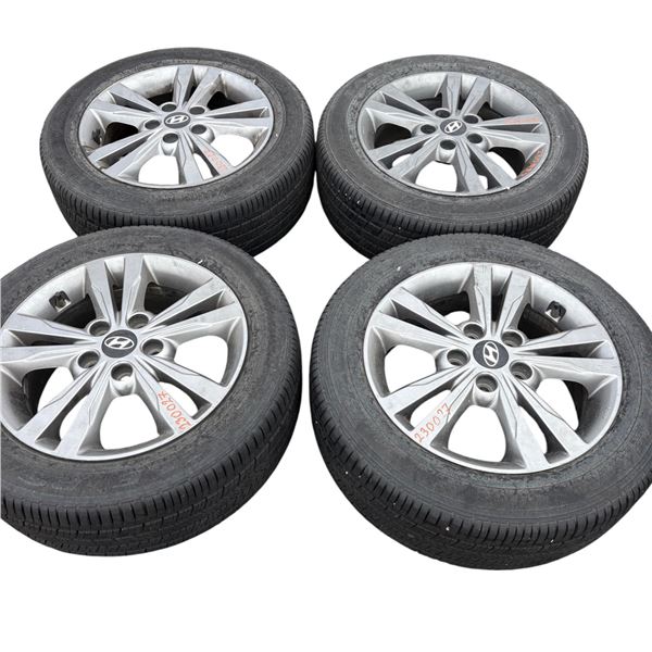 Hyundai rims and tires P205/55/R16