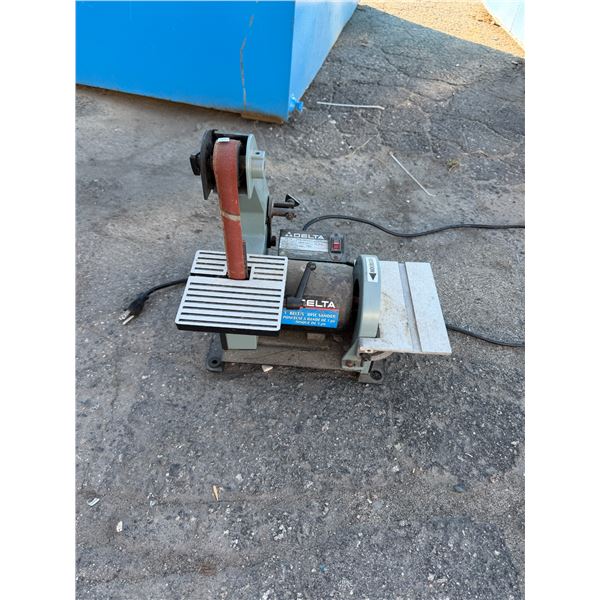Delta 1 inch belt sander and 5 inch disc sander