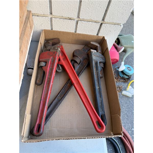 Pipe wrenches