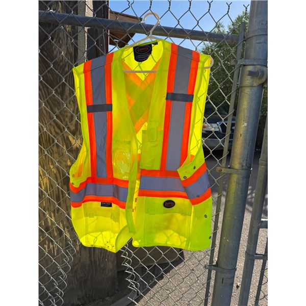 Pioneer hive vest size 2X/3X