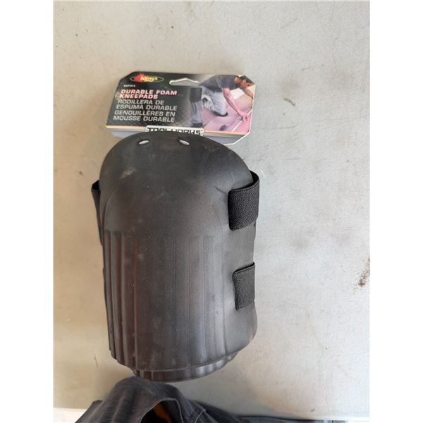 NWT  KUNY'S durable  foam knee pads