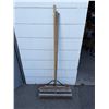 Image 1 : Brooms