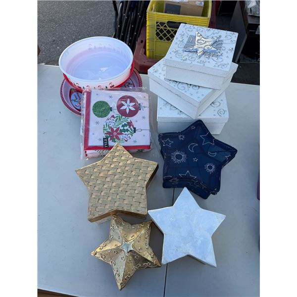 Napkins, storage boxes, and bowls, etc.