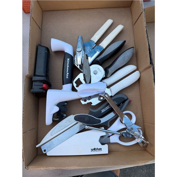 Bottle openers knife, sharpeners cis