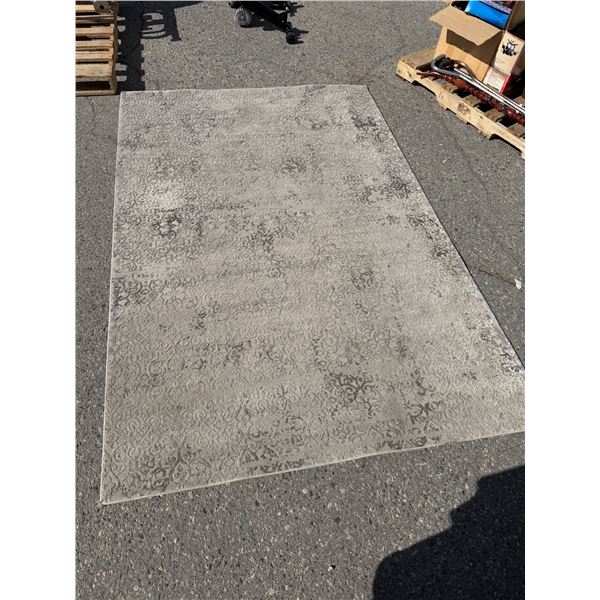 Area carpet 91" x 61"