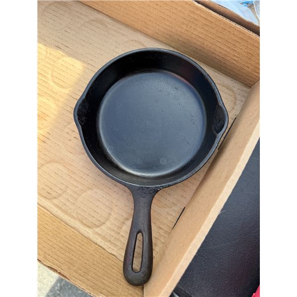 Cast-iron frying pan number three 6.5 inch skillet