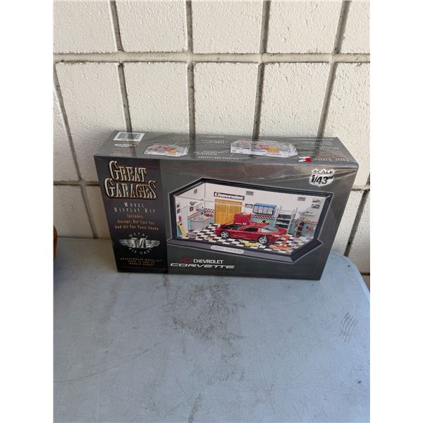 New sealed model display kit