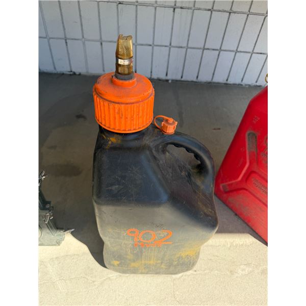 Fuel container