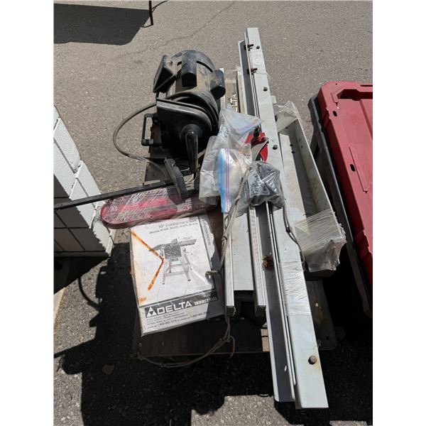 Delta 10 inch contractors saw with stand