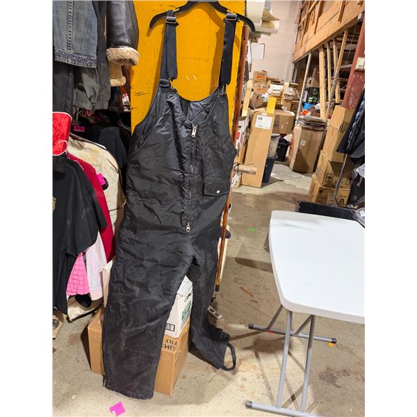 Snow pants size small