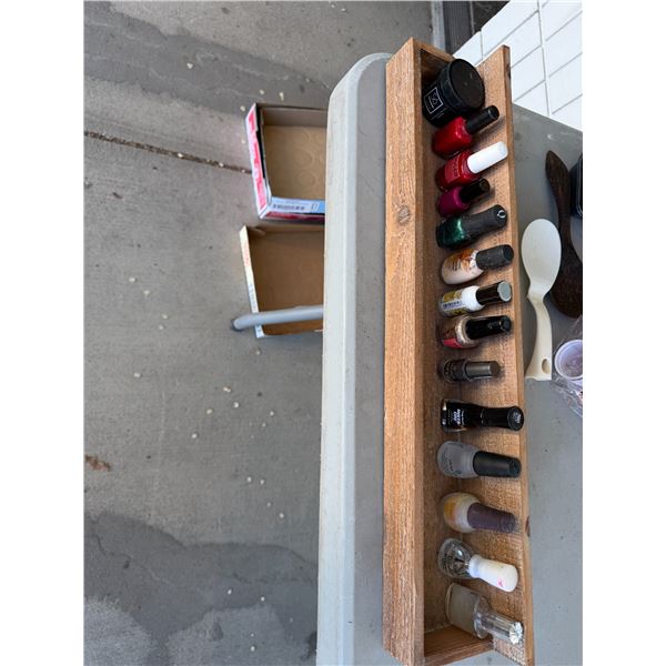Nail polishes and shelves