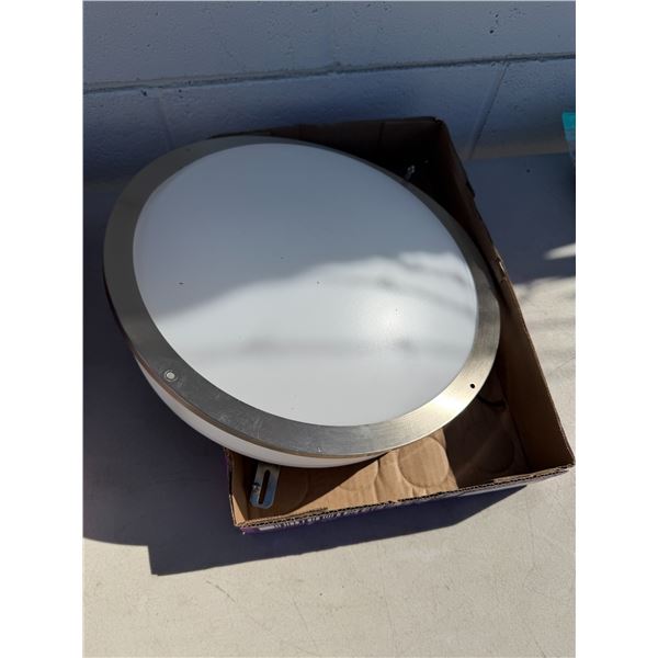 Light fixture