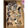 Image 1 : Metallic/cast figurines