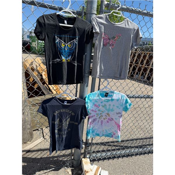 4 T-shirts various sizes