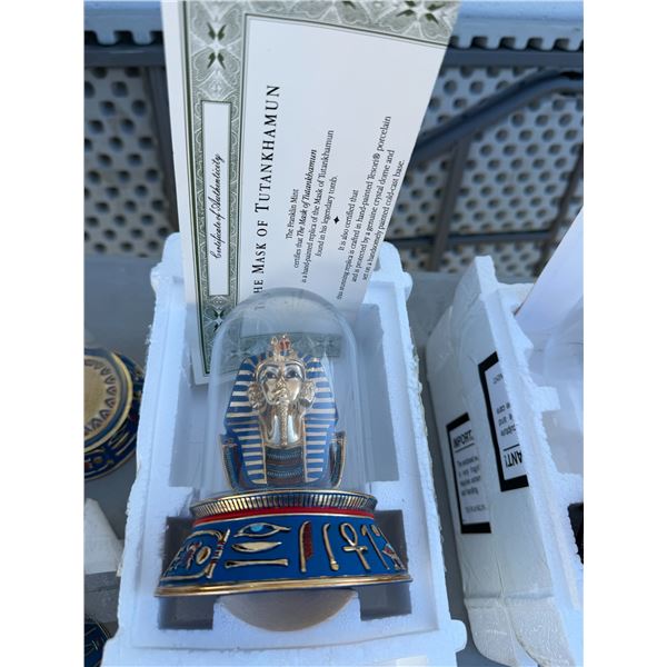 The mask of TUTANKHAMUN