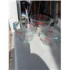 Image 1 : Pyrex glass measuring cups