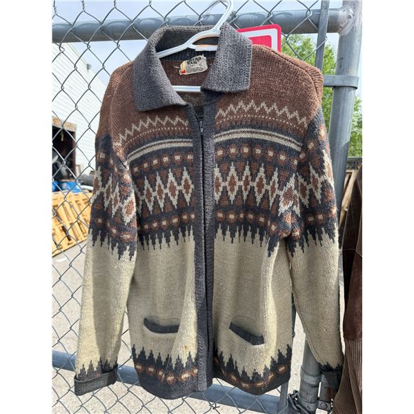 Vintage white ram large sweater