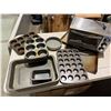 Image 1 : Toaster oven and baking pans