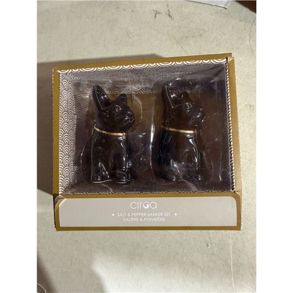 Doggy salt and pepper