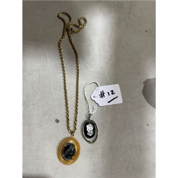 2 Jewelry pendants