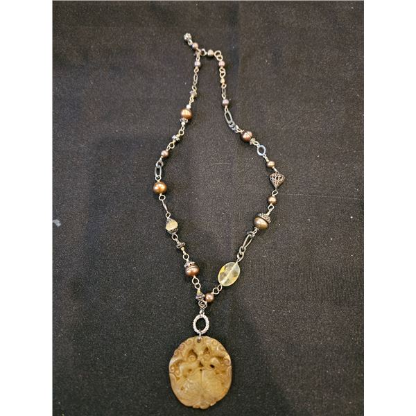 Beaded necklace with pendant