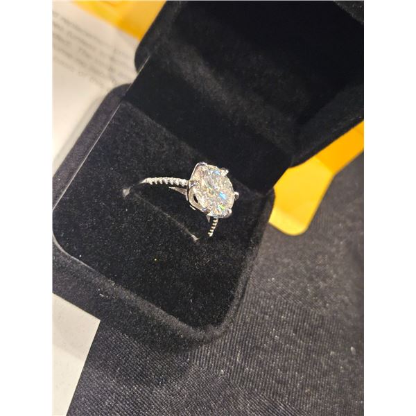5.00 CT ROUND CUT MOISSANITE STONE SET IN 925 SILVER RING SIZE 7.5 RETAIL VALUE $3,175.00
