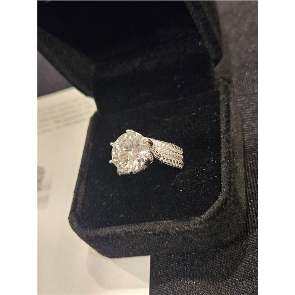 5.00 CT ROUND CUT MOISSANITE STONE SET IN 925 SILVER RING SIZE 6.25 RETAIL VALUE $3,250.00