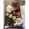 Image 1 : Pottery items