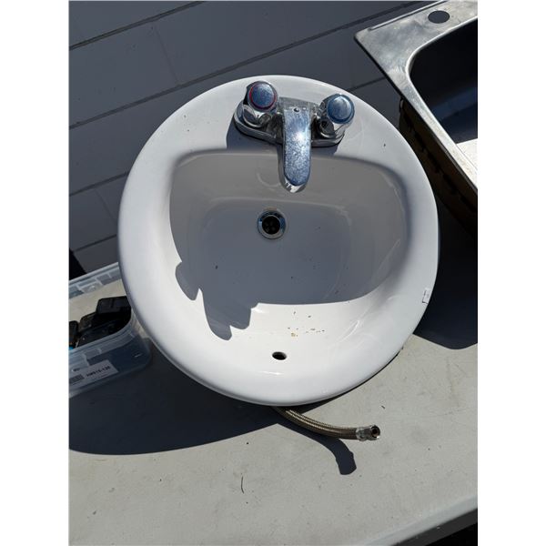 Bathroom sink
